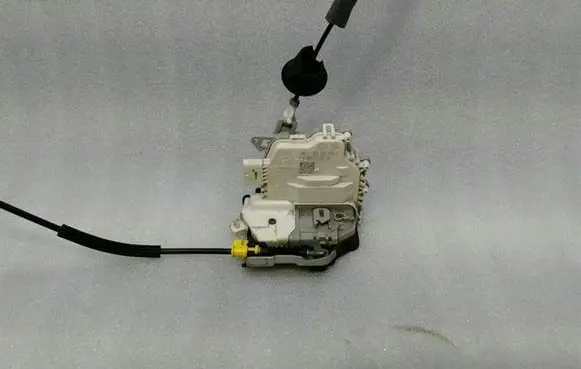 Audi A6 S6 C7 4G Front door lock 8J2837015C