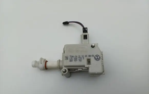 Volkswagen Golf IV Tailgate boot lock/latch motor 3B0959782 1J6810773B