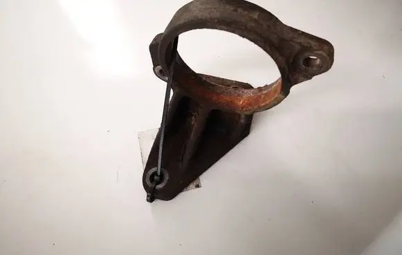 Toyota Avensis Verso Engine mounting bracket 