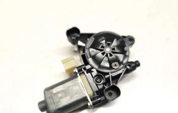 Audi Q3 F3 Front door window regulator motor 5Q0959802C 27112018