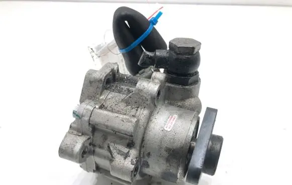 Audi A4 S4 B6 8E 8H Power steering pump 