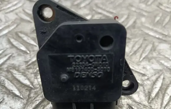 Toyota Avensis T250 Mass air flow meter 222040N010