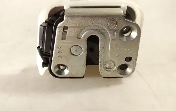 Renault Master III Rear door lock 905030009R 93168127