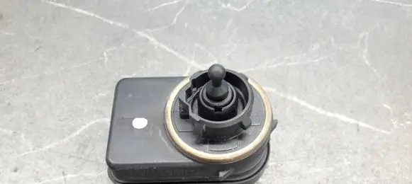 Fiat 500E Headlight level adjustment motor 