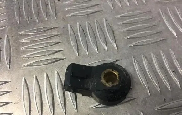 Volkswagen Polo III 6N 6N2 6NF Detonation knock sensor 0261231045 030905377a