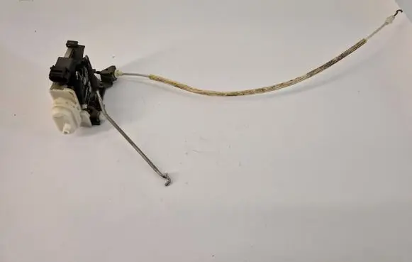 Audi A4 S4 B5 8D Front door lock 8D1837015F