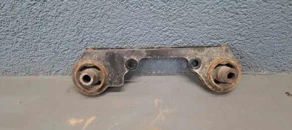 Nissan Qashqai Rear differential/diff mount bracket 