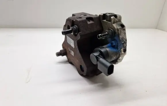 BMW 5 E60 E61 Fuel injection high pressure pump 7788678 R90