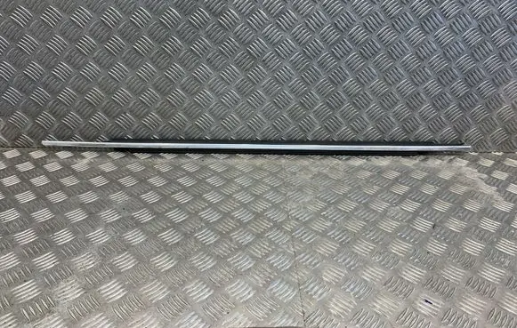 Volvo XC90 Front door glass trim molding 30661283