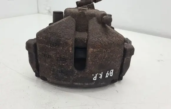 Volkswagen PASSAT B7 Front brake caliper