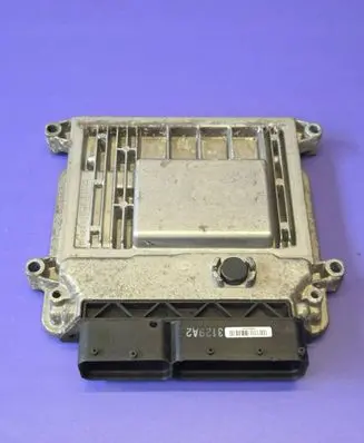 Hyundai i30 Engine control unit/module 391122B100 9030933129A2