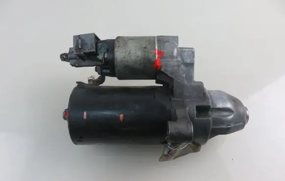 Toyota Avensis T270 Starter motor 0001138064