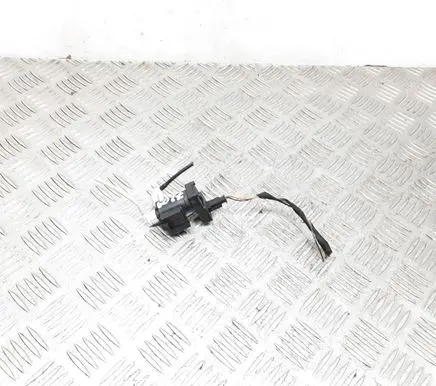 Mercedes-Benz C W203 Vacuum valve A2038000178