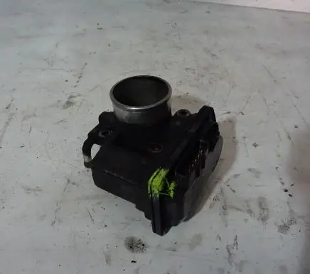 Mazda 6 Throttle body valve R2AA136B0