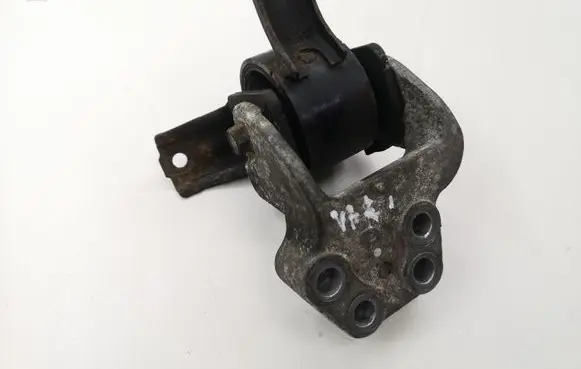 Peugeot 4007 Engine mount bracket
