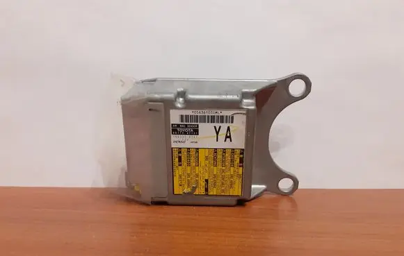 Toyota Prius (XW30) Airbag control unit/module 8917047101 1503006361