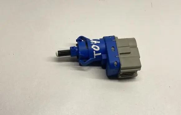 Ford Mustang VI Brake pedal sensor switch 8T4T9G854AA