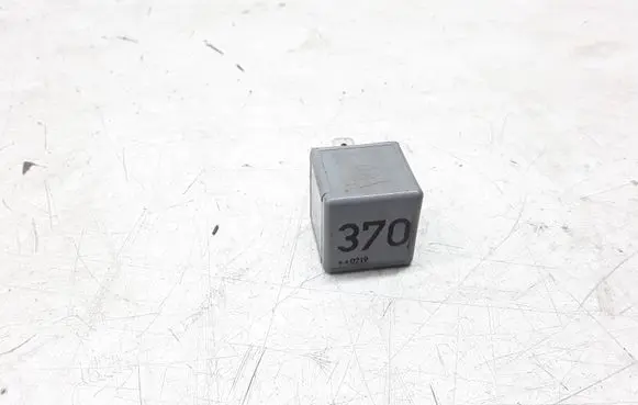 Audi A6 S6 C5 4B Other relay 8D0951253