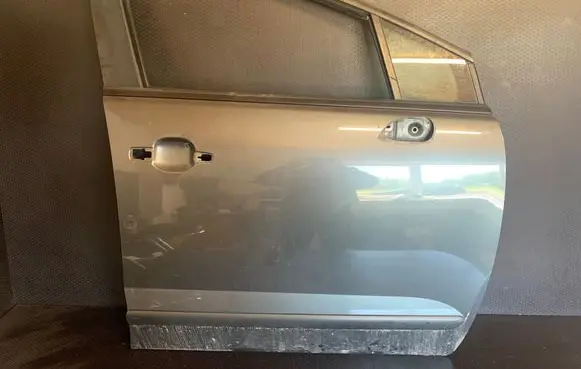 Peugeot 5008 Front door 