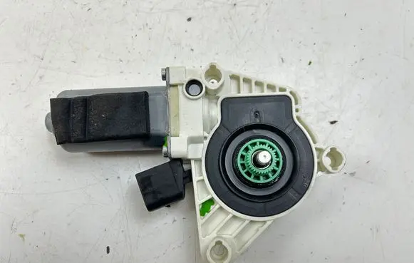 Mercedes-Benz CLA C117 X117 W117 Front door window regulator motor
