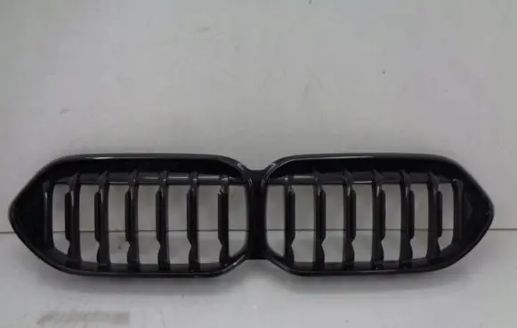 BMW 1 F40 Front bumper upper radiator grill 7476257