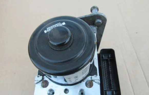 Mercedes-Benz S W221 ABS Pump A2214311448