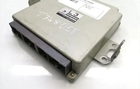 Subaru Legacy Engine control unit/module 5043136 226611AB000