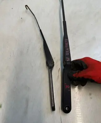 Citroen Berlingo Front wiper blade arm 2311
