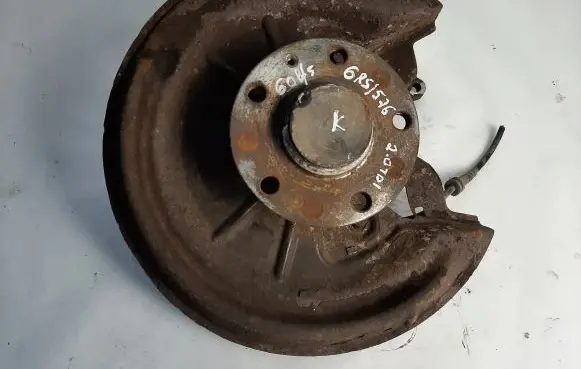 Volkswagen Golf V Front wheel hub