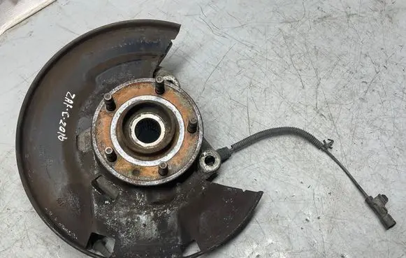 Opel Zafira C Front wheel hub 13394838