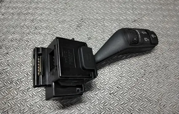Ford Focus Wiper control stalk 17D9402