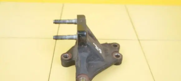 Hyundai i30 Engine mounting bracket G4FA