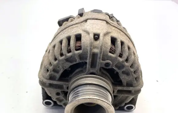Opel Zafira B Generator/alternator 55556067