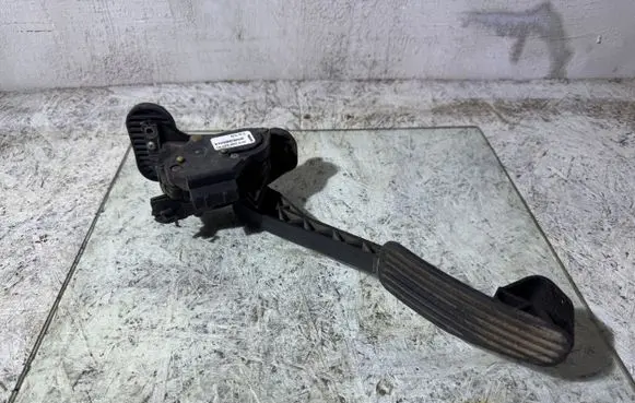Volvo S60 Accelerator throttle pedal 30636004