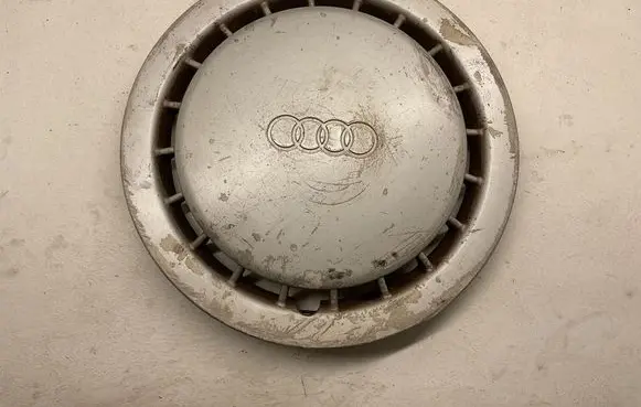 Audi 80 90 B3 R14 wheel hub/cap/trim 893601147
