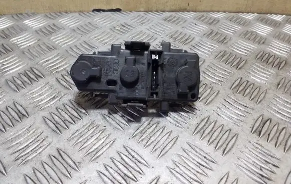 Audi A6 S6 C5 4B Tail light bulb cover holder
