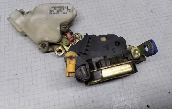 Nissan Almera Tino Front door lock 8055361U66