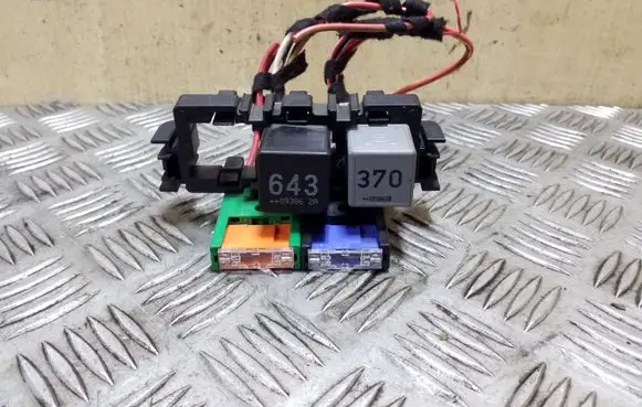 Audi A4 S4 B8 8K Relay mounting block 4F1937503A 8A0937530