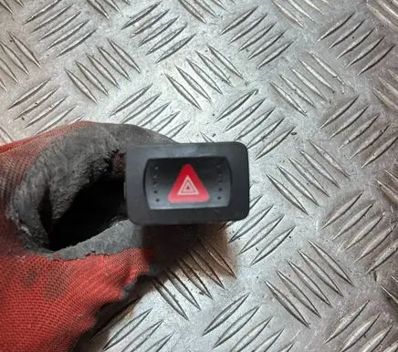 Volkswagen Golf IV Hazard light switch 1J0953235C