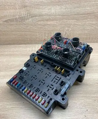 Chrysler Voyager Fuse module P04707994AE