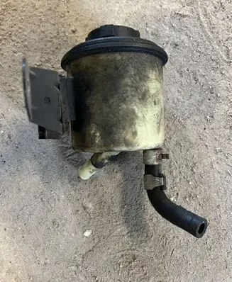 Nissan Almera N16 Power steering fluid tank/reservoir