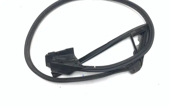 Jaguar XK - XKR Front door rubber seal C2P19090