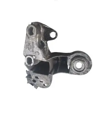 Audi A4 S4 B5 8D Engine mounting bracket 8D0199352H