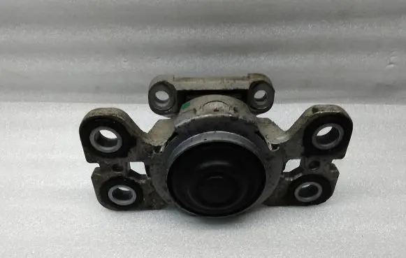 Volvo XC60 Engine mount bracket 8G9N7M121BA