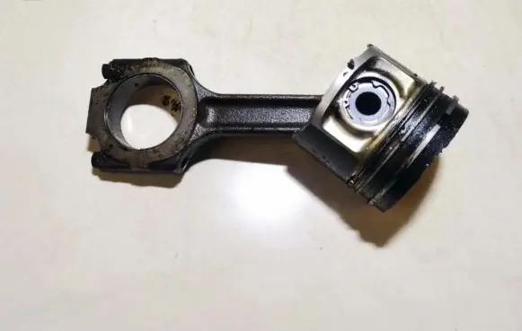 Alfa Romeo 156 Piston with connecting rod