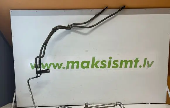 Volvo V70 Fuel line pipe