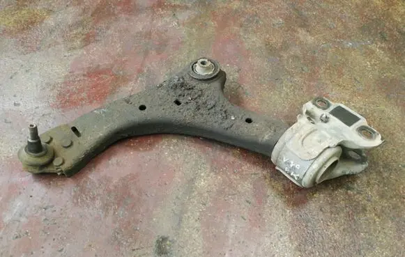 Volvo V70 Front lower control arm/wishbone