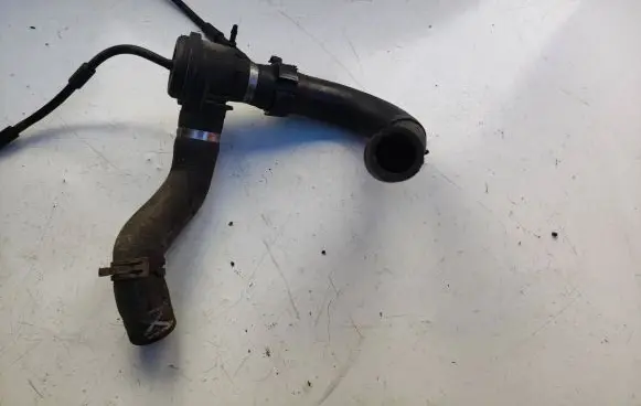 Mercedes-Benz C W205 Engine coolant pipe/hose 7P5145675B