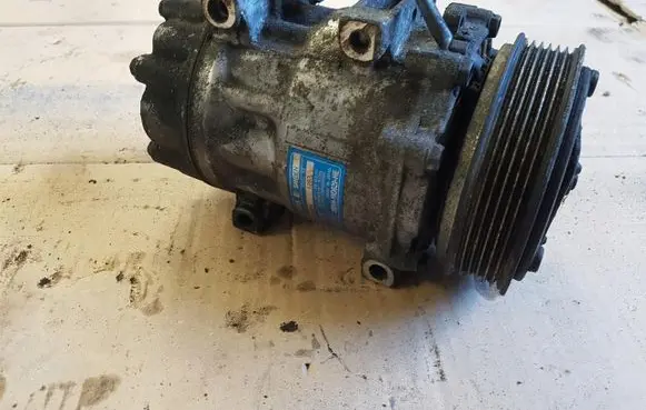 Volvo V50 Air conditioning (A/C) compressor (pump)