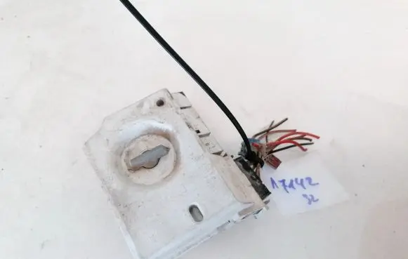Audi 80 90 B3 Tail light bulb cover holder 29632101